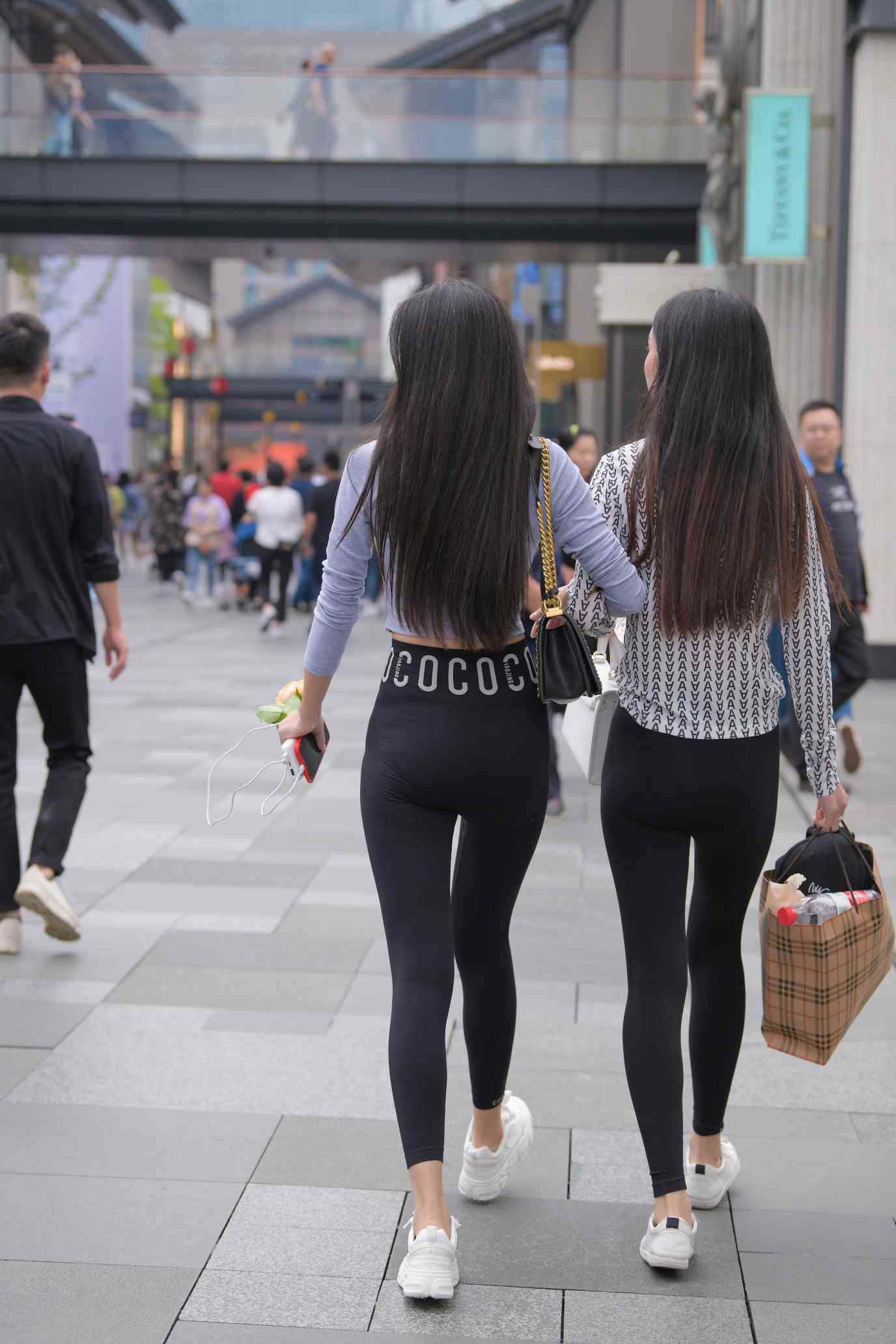 图片[3]-【免费】逛街的两个瑜伽裤姑娘【40P】04030-探姐姐
