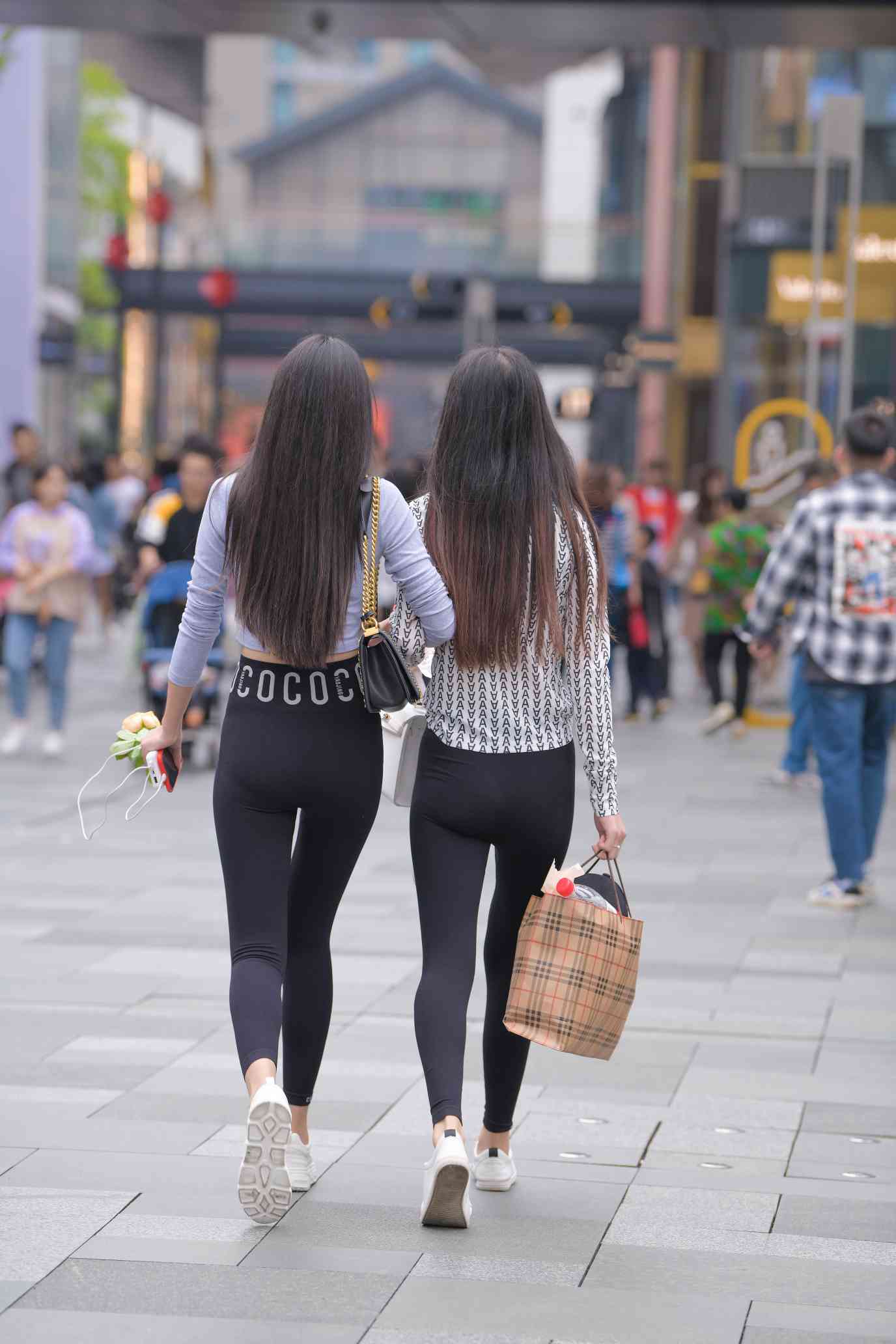 图片[4]-【免费】逛街的两个瑜伽裤姑娘【40P】04030-探姐姐