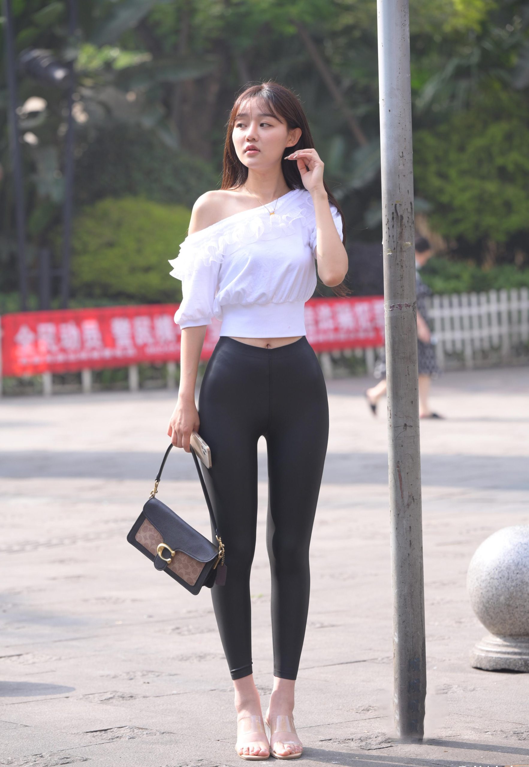 图片[5]-笑容非常甜美且治愈的皮裤女孩 J1945 751P1V-22.1GB-探姐姐