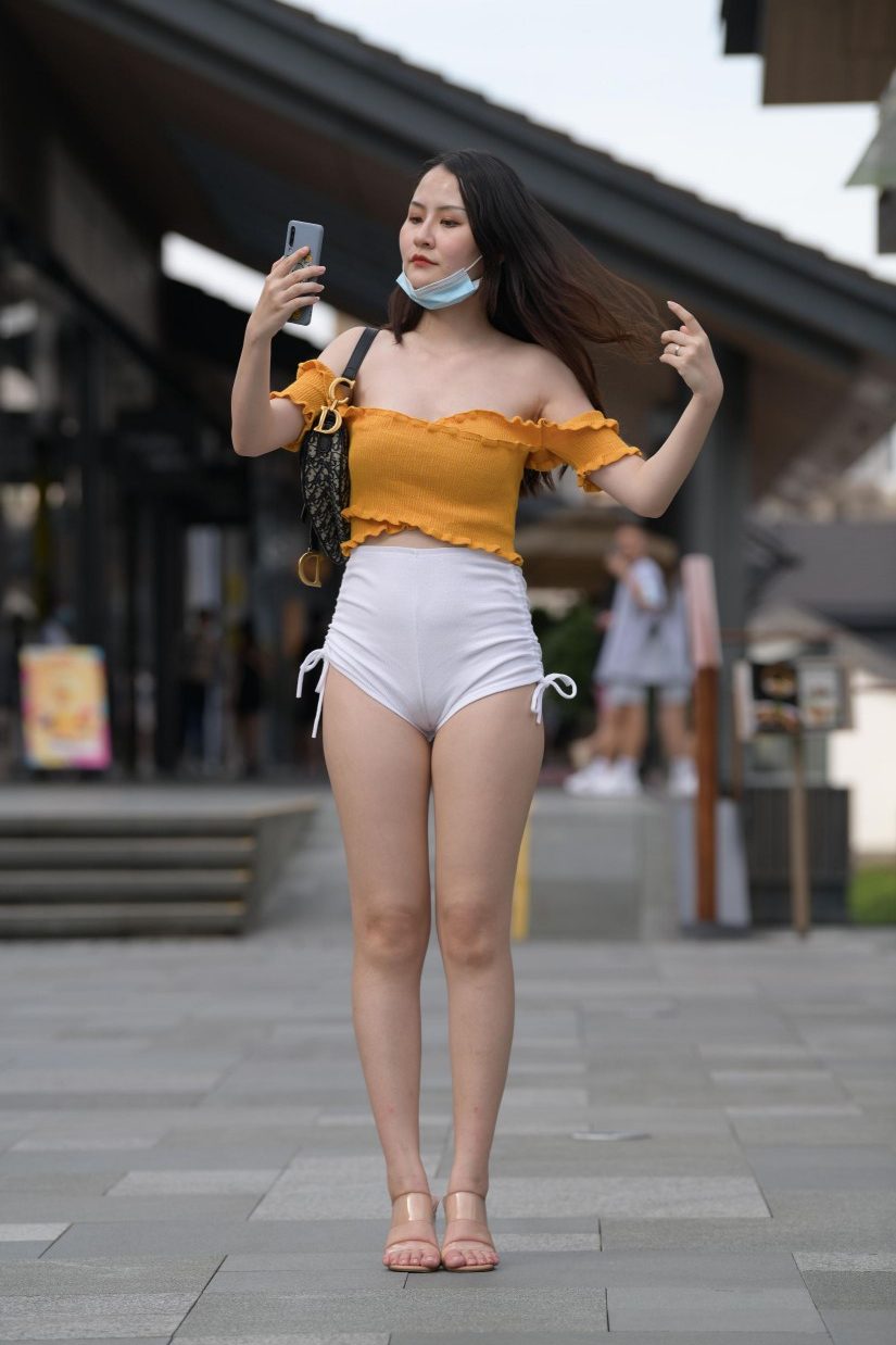图片[1]-高腰白色短裤的漂亮女孩【767P】00065-探姐姐