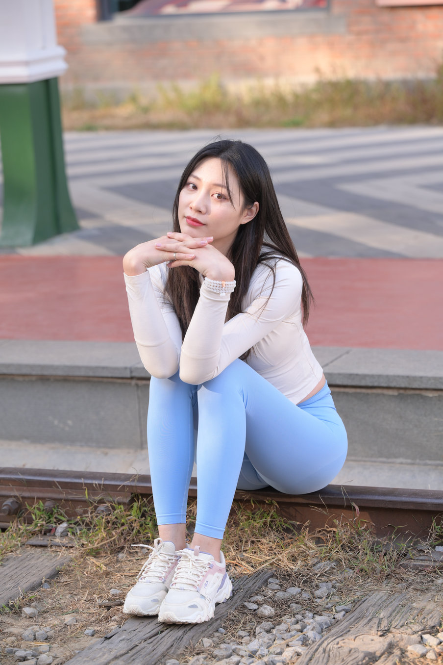 图片[2]-在路边休息的瑜伽裤女孩 J3435 558P-10.8GB-探姐姐