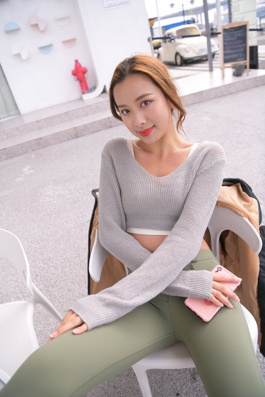 图片[2]-非常可爱的瑜伽裤女孩坐在凳子上 J1520 998P1V-26.5GB-探姐姐
