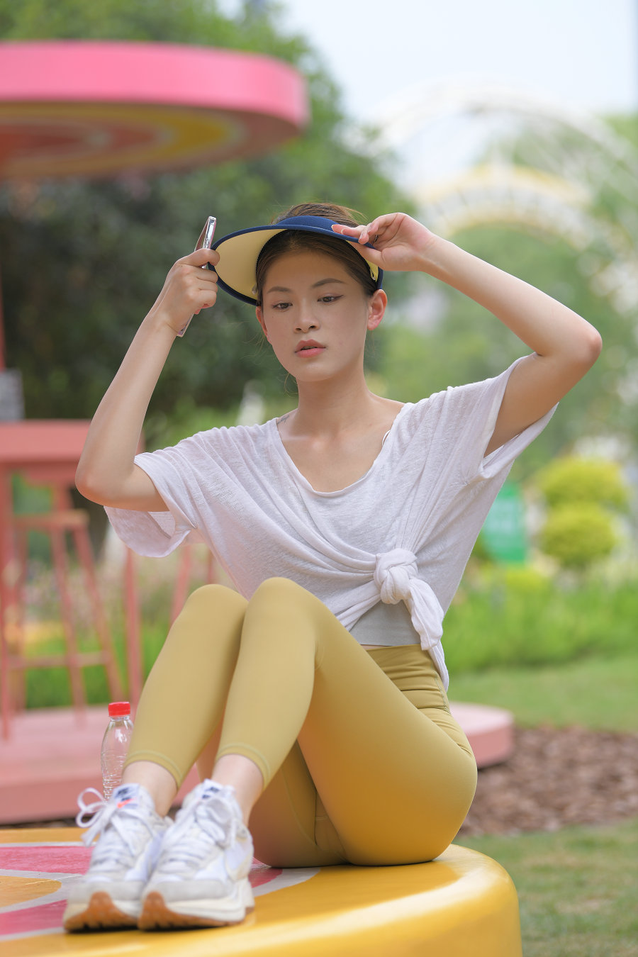 图片[1]-戴着遮阳帽的瑜伽裤女孩J2965 796P1V-27.1GB-探姐姐