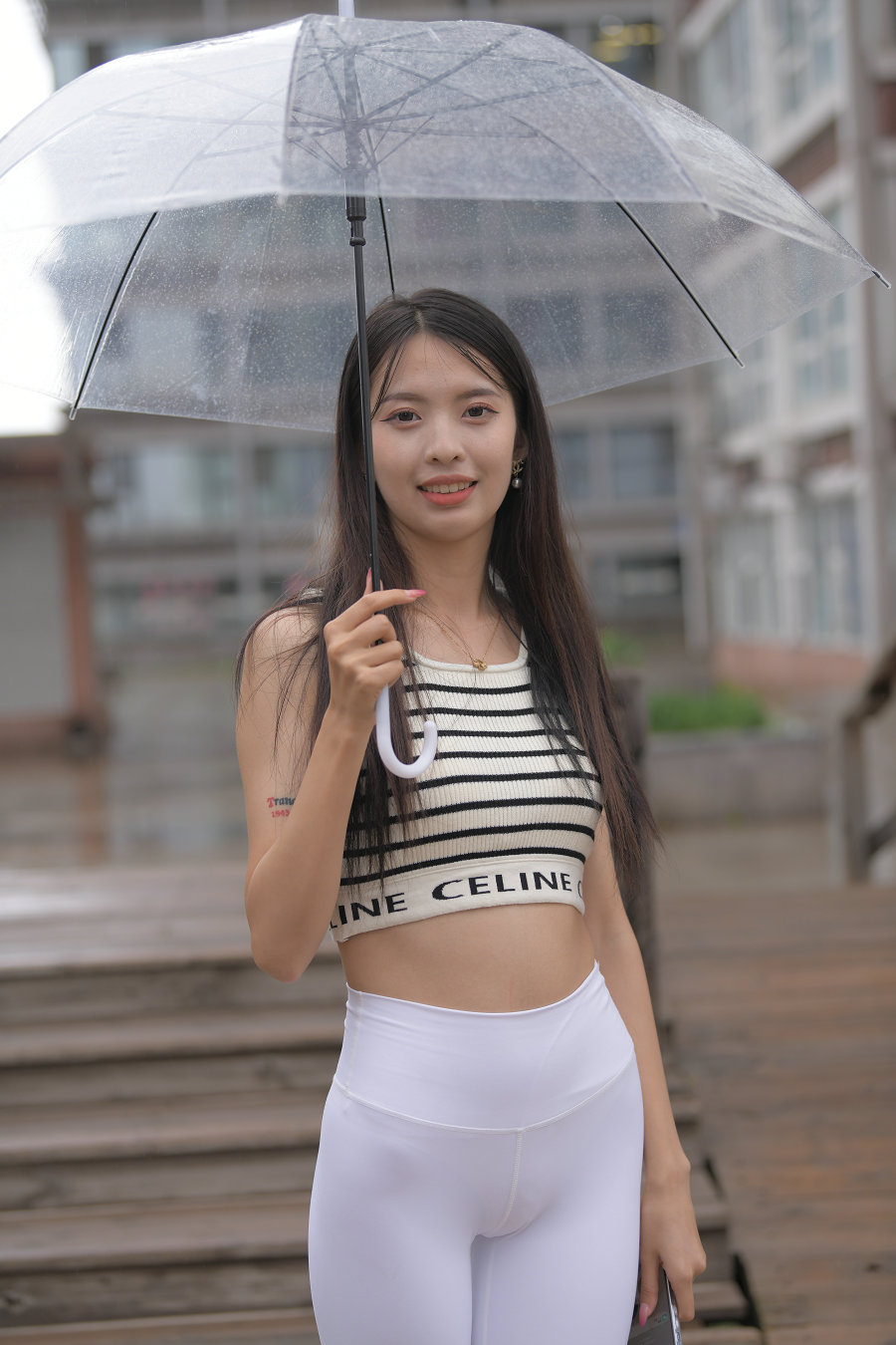 图片[1]-打伞的白色瑜伽裤女孩J2986 622P1V-22.06GB-探姐姐