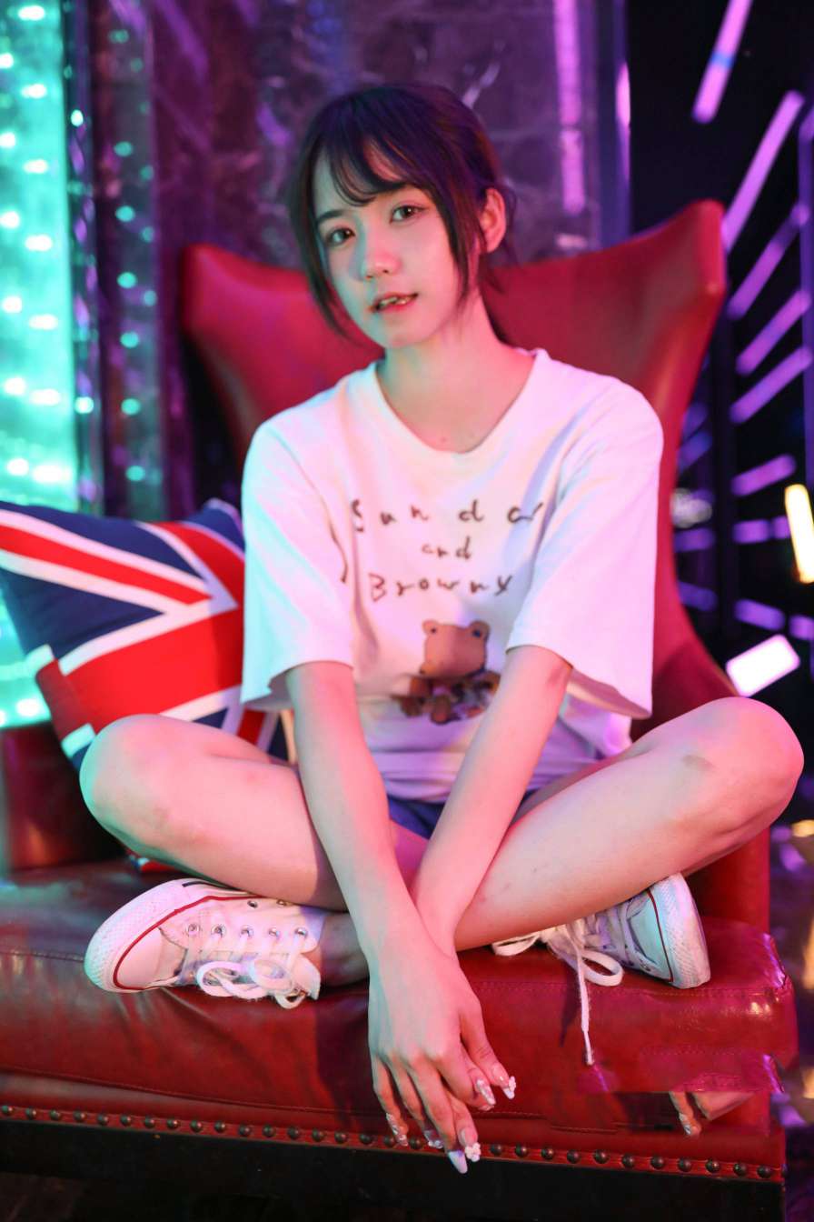 图片[2]-KTV里唱歌的长腿帆布鞋女孩【102P】20015-探姐姐