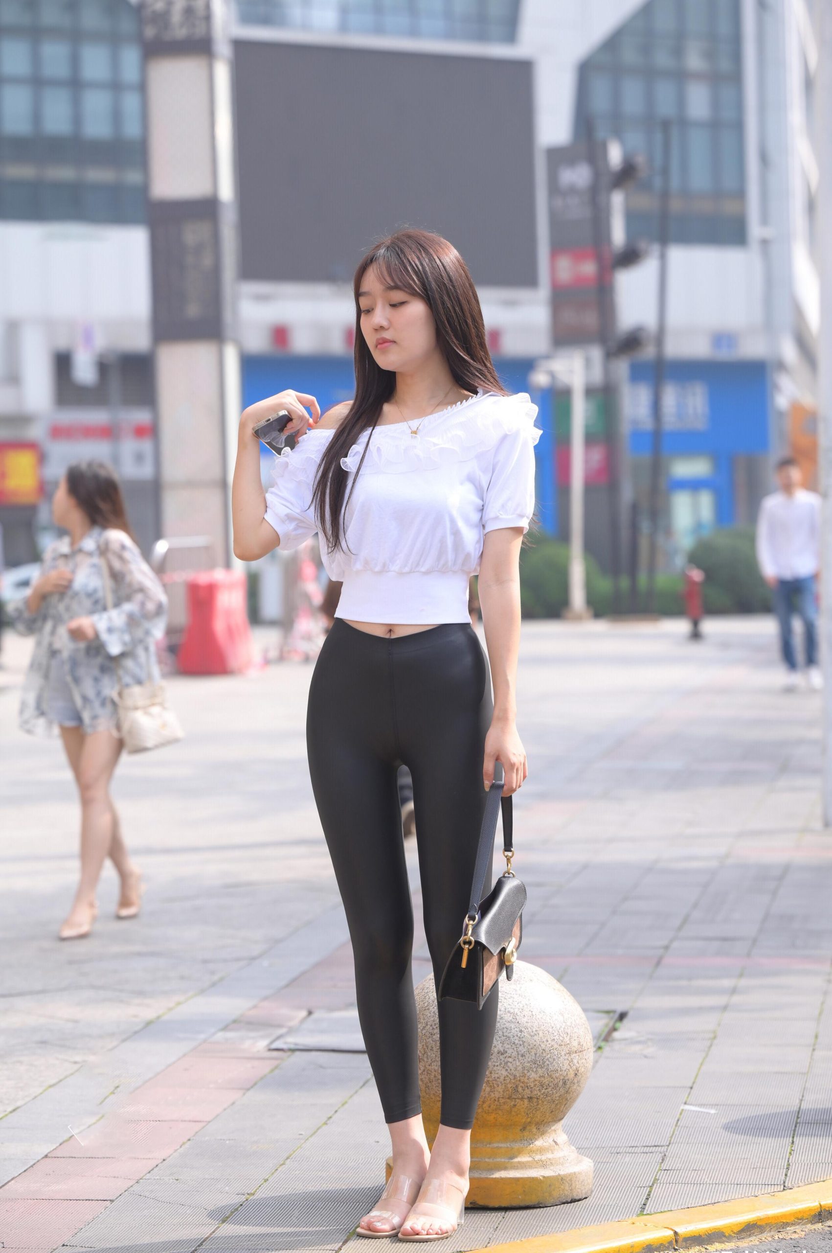 图片[4]-笑容非常甜美且治愈的皮裤女孩 J1945 751P1V-22.1GB-探姐姐
