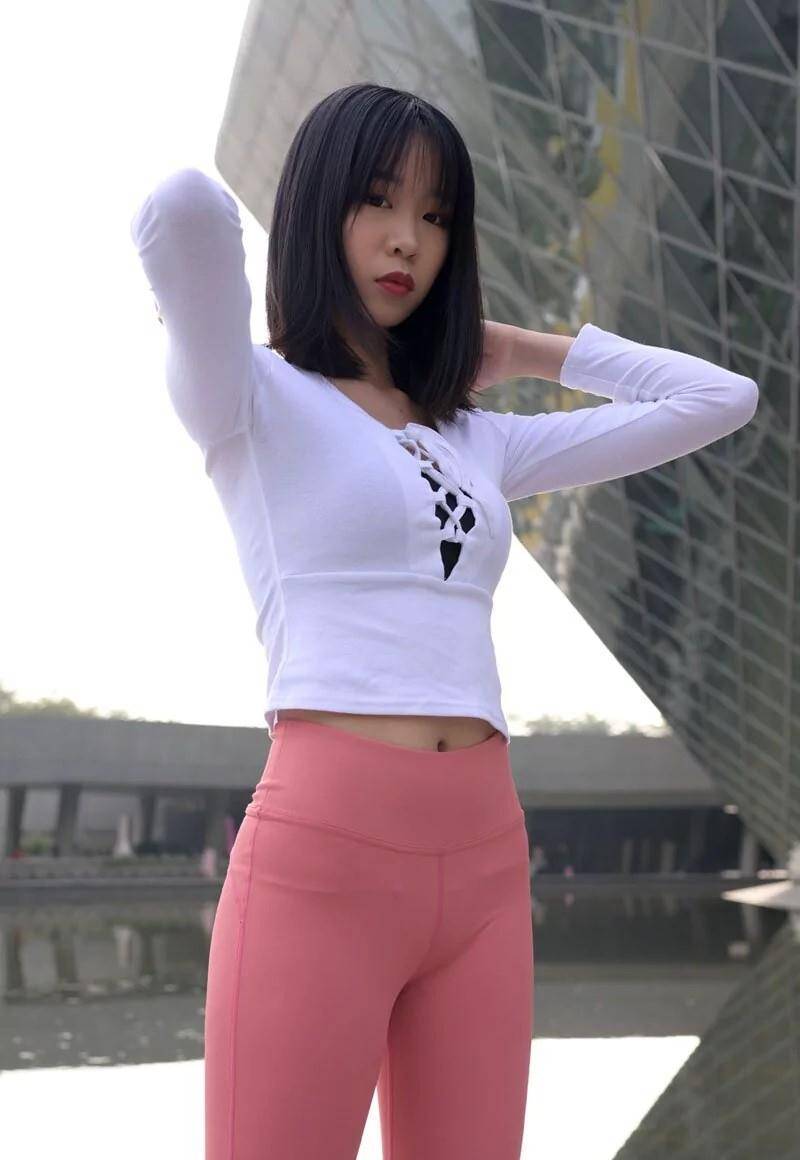 图片[1]-粉色瑜伽裤年轻女孩 J1311 417P17V-14.9GB-探姐姐