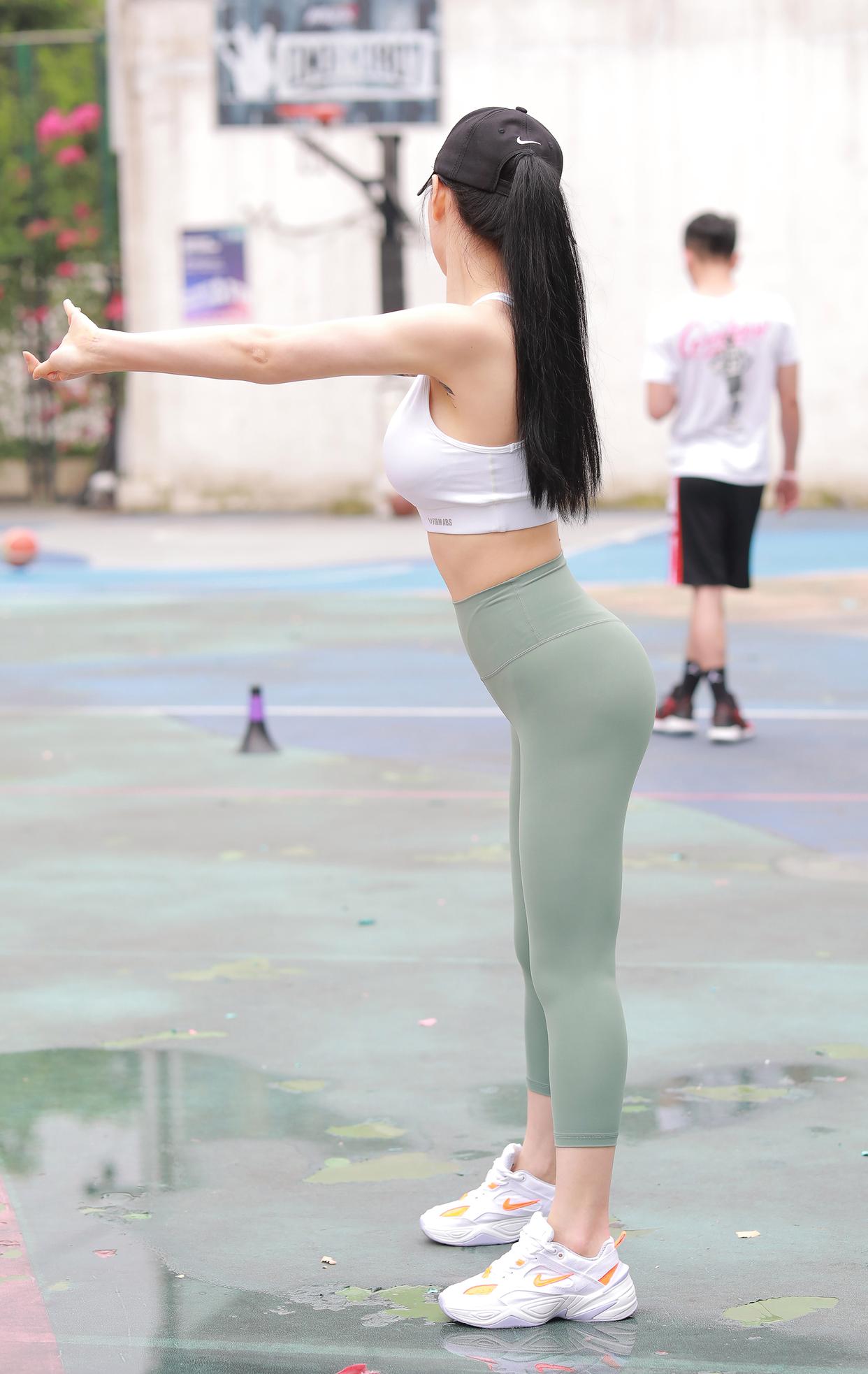 图片[1]-打扮很休闲的瑜伽裤女孩 J1600 415P3V-10.4GB-探姐姐