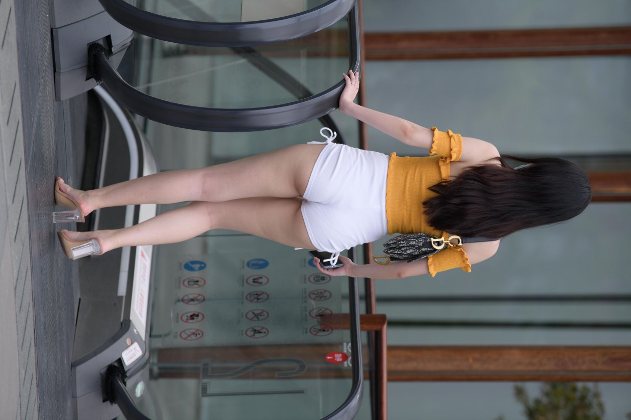图片[3]-高腰白色短裤的漂亮女孩【767P】00065-探姐姐