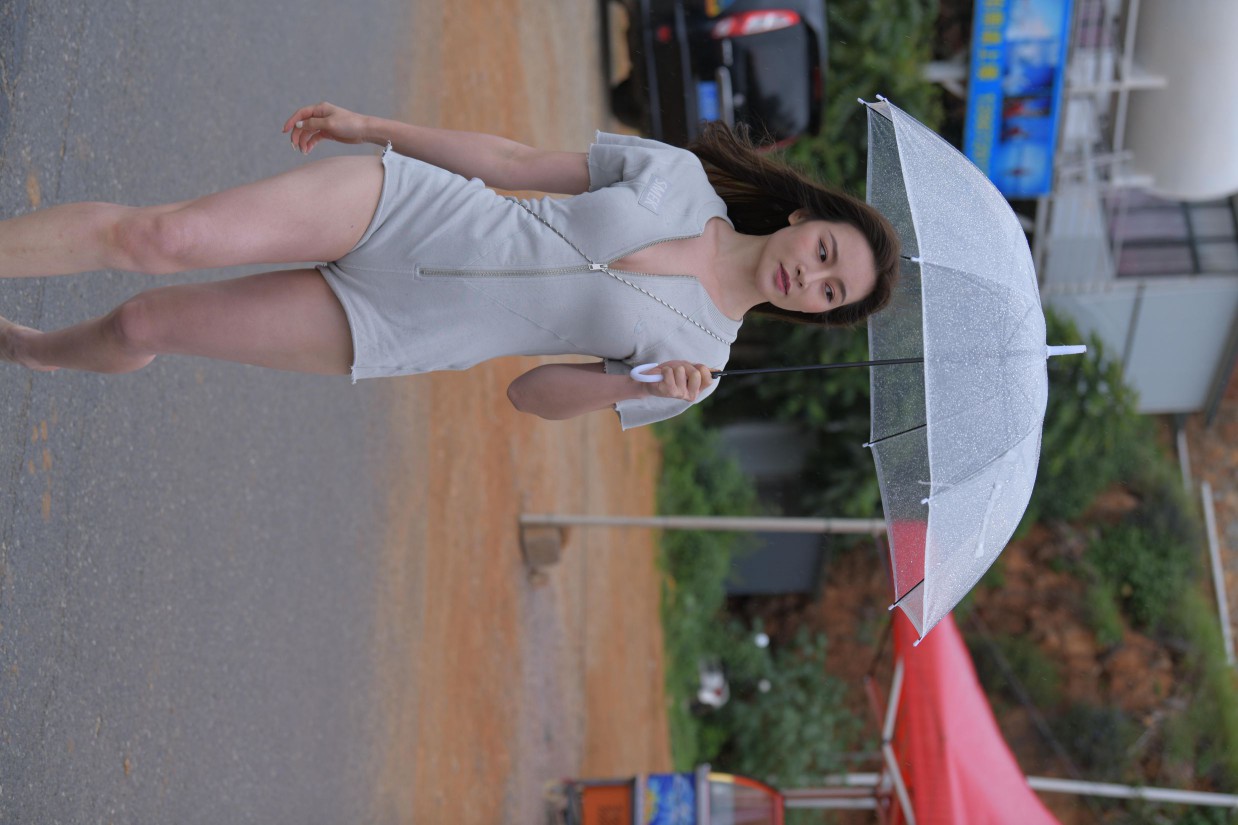 图片[5]-阴雨天在海边骑车的长发女人【156P】00044-探姐姐
