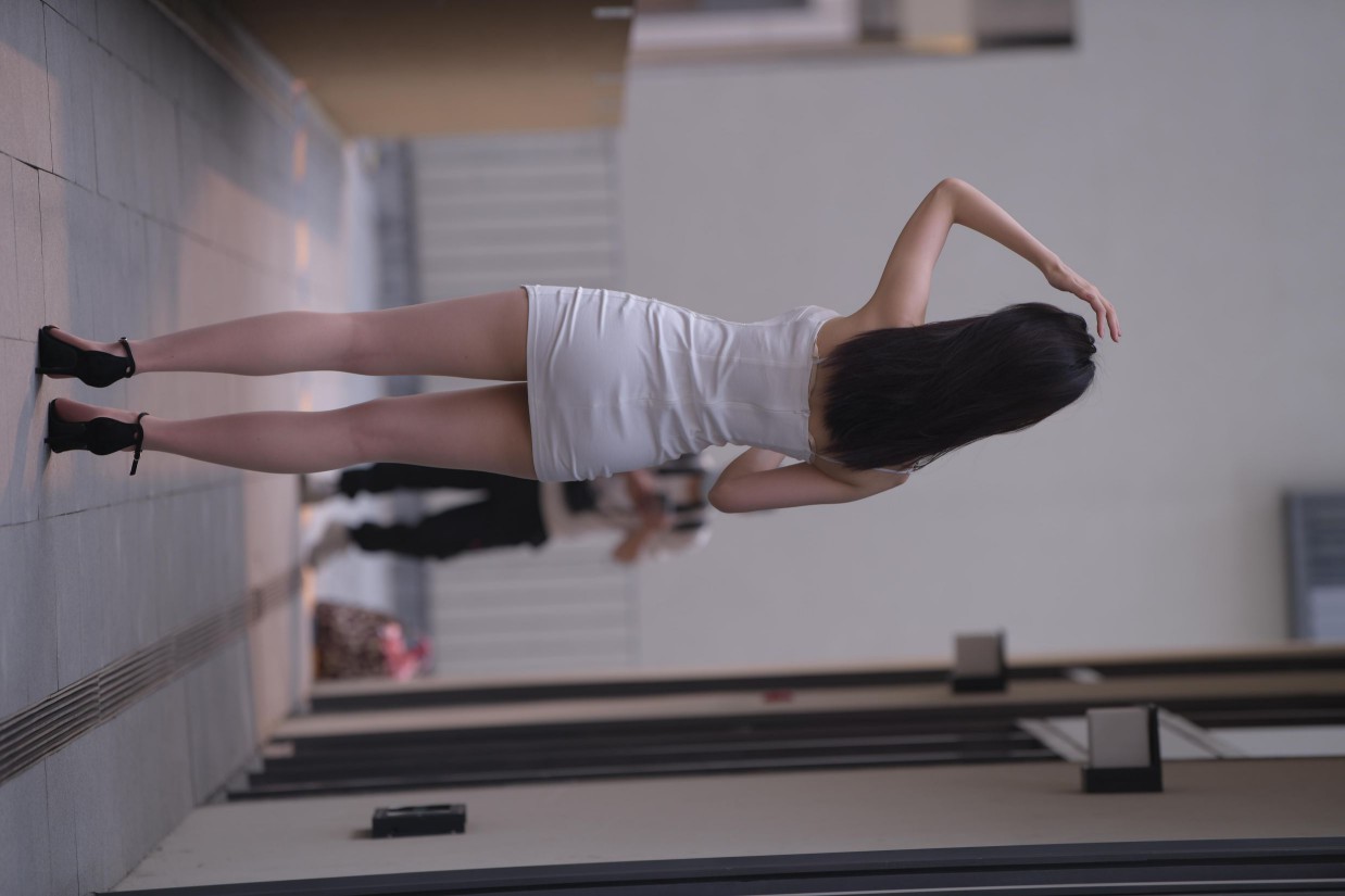 图片[4]-长发女孩紧身短裙特别显身材【245P】00040-探姐姐