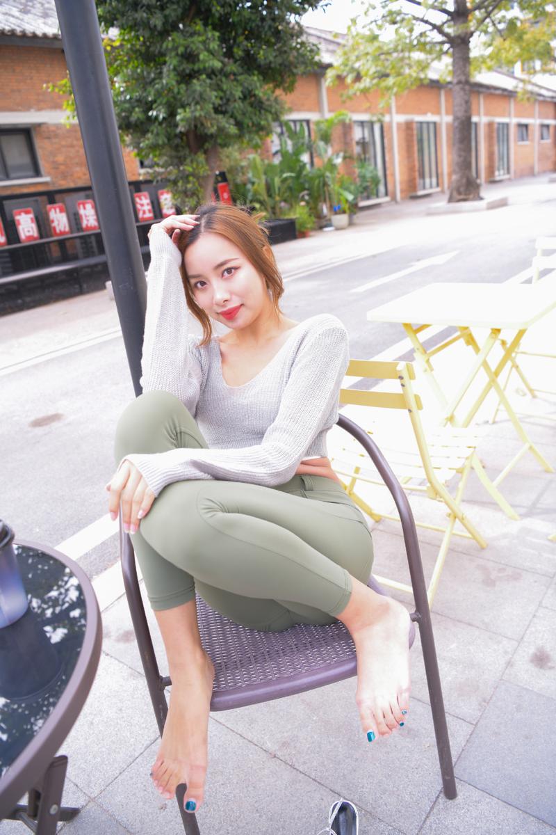 图片[3]-非常可爱的瑜伽裤女孩坐在凳子上 J1520 998P1V-26.5GB-探姐姐