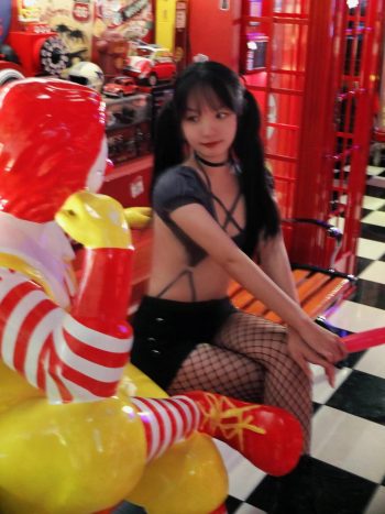 图片[3]-网格丝袜的清纯双马尾小姑娘-探姐姐