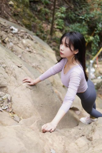 图片[8]-穿瑜伽裤爬山的长发少女-探姐姐